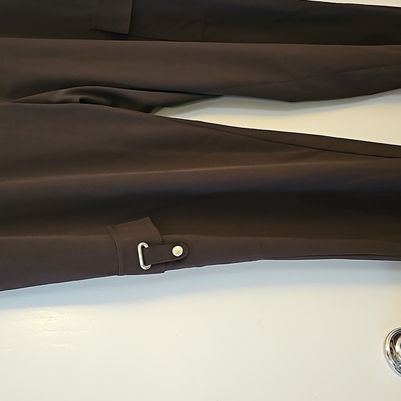 ZENERGY by CHICO'S Brown Midrise Semi-elastic Waist Cargo Pants 2 - Picture 4 of 8